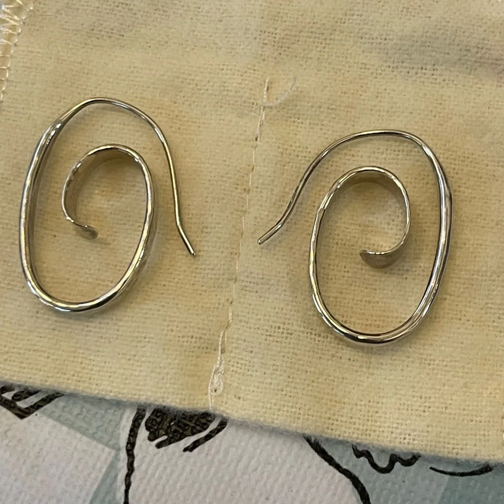 Floating Spiral hoops earrings_2